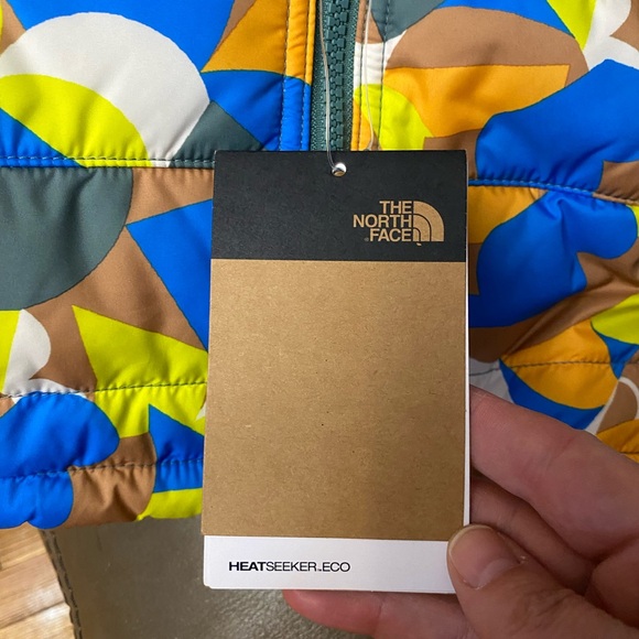 The North Face Multicolor Patterned/Furry Baby Boy Reversible Jacket Size 0-3 M - Picture 3 of 8